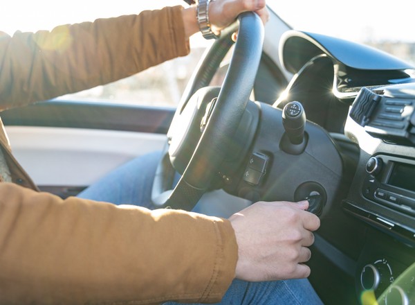 Tak wydłużysz życie silnika i akumulatora. Wystarczy jeden szybki ruch