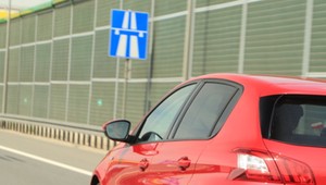 Czy wiesz, jak szybko możesz jechać z przyczepą na polskiej autostradzie?