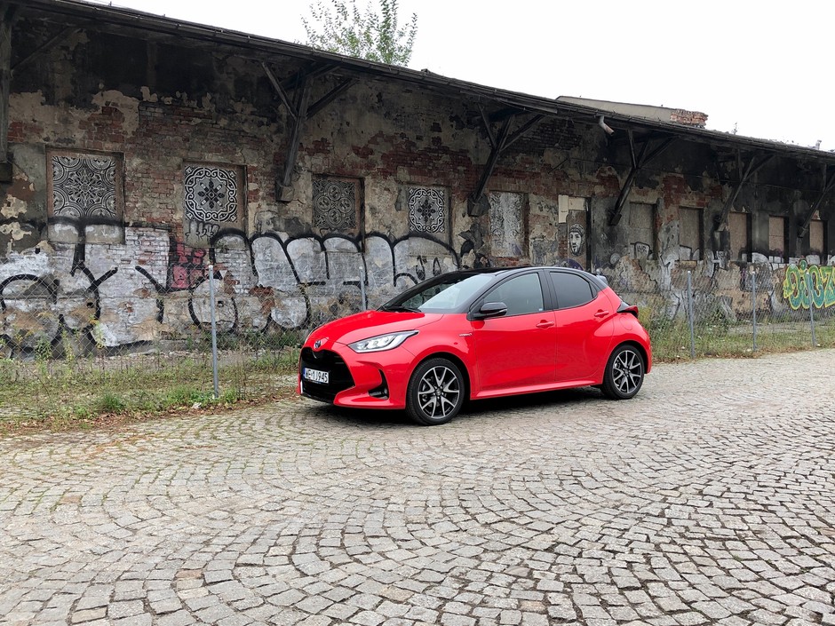 Nowa Toyota Yaris 1.5 Hybrid Premiere Edition