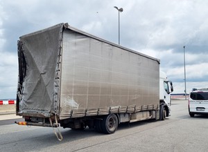 Inspektorzy zatrzymali ciężarówkę z odpadami. Z każdą minutą dziwili się coraz bardziej