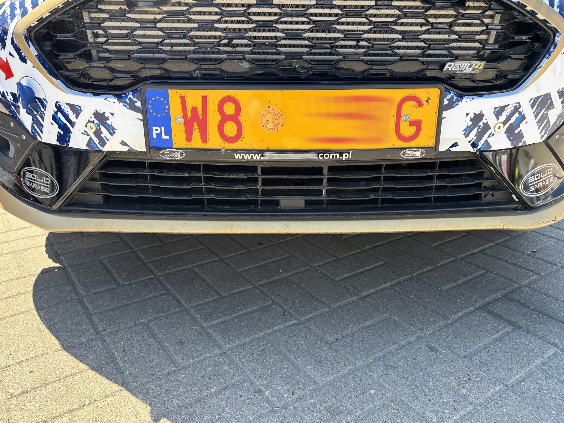 Tymczasowa tablica rejestracyjna dla samochodu przeznaczonego do zawodów sportowych