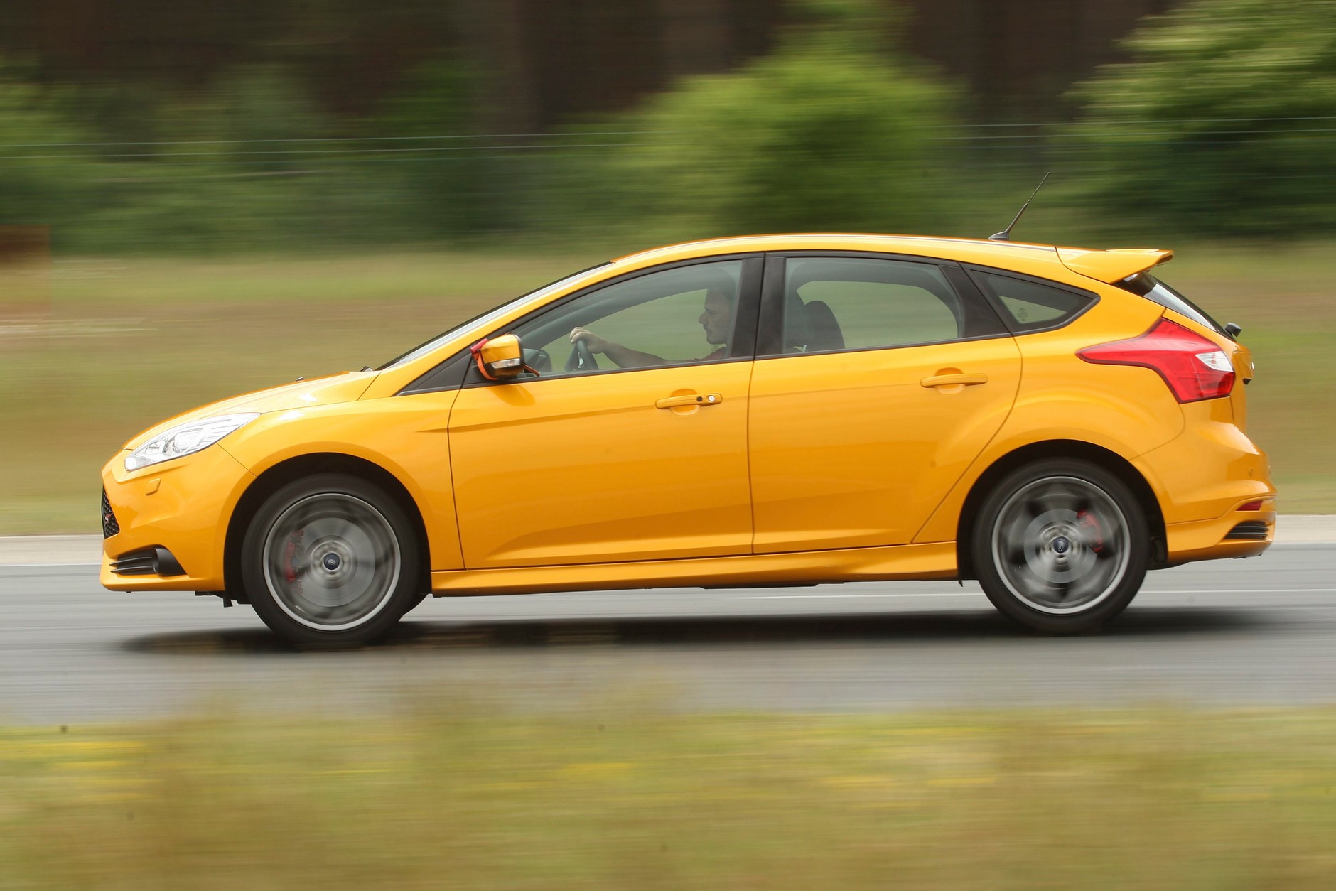 Porównanie: BMW 125i, Ford Focus ST, Mercedes A 250 Sport i VW Golf GTI