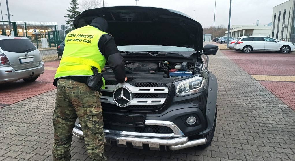 Mercedes poszukiwany w Niemczech został odzyskany przez Straż Graniczną w Zosinie (zdjęcie ilustracyjne)