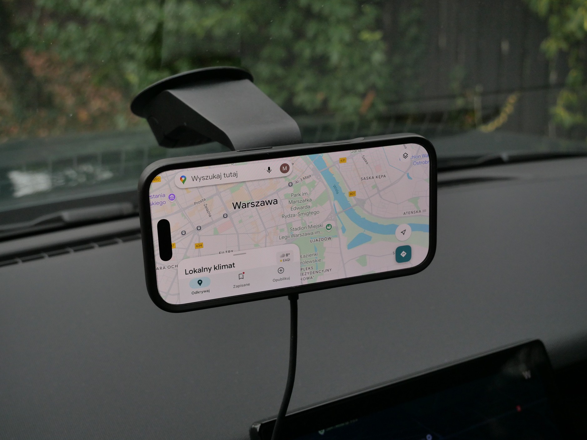Telefon w samochodzie powinien być zabezpieczony, a kierowca nie powinien go brać w ręce
