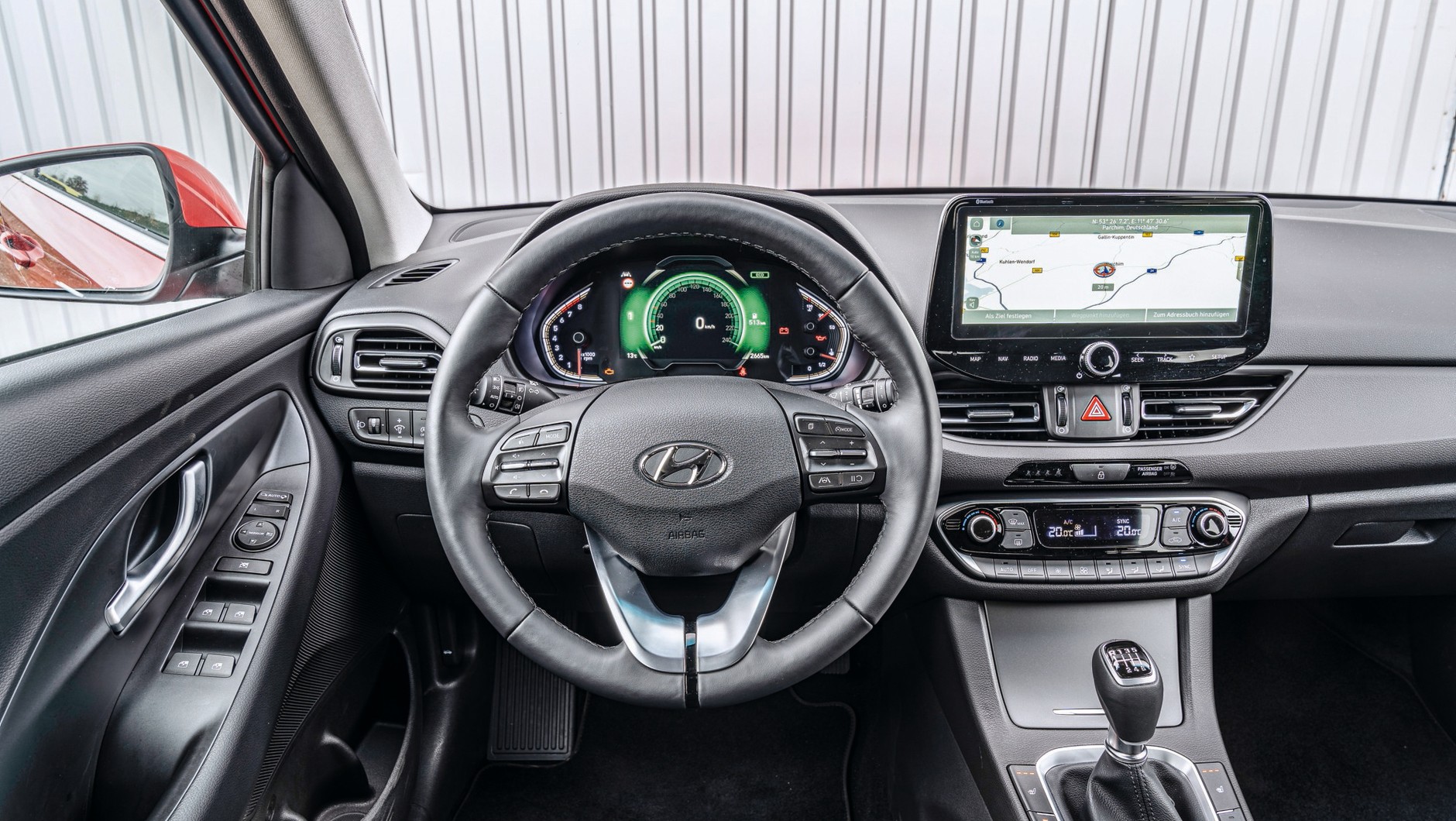 Hyundai i30 1.5 T-GDI iMT - kokpit