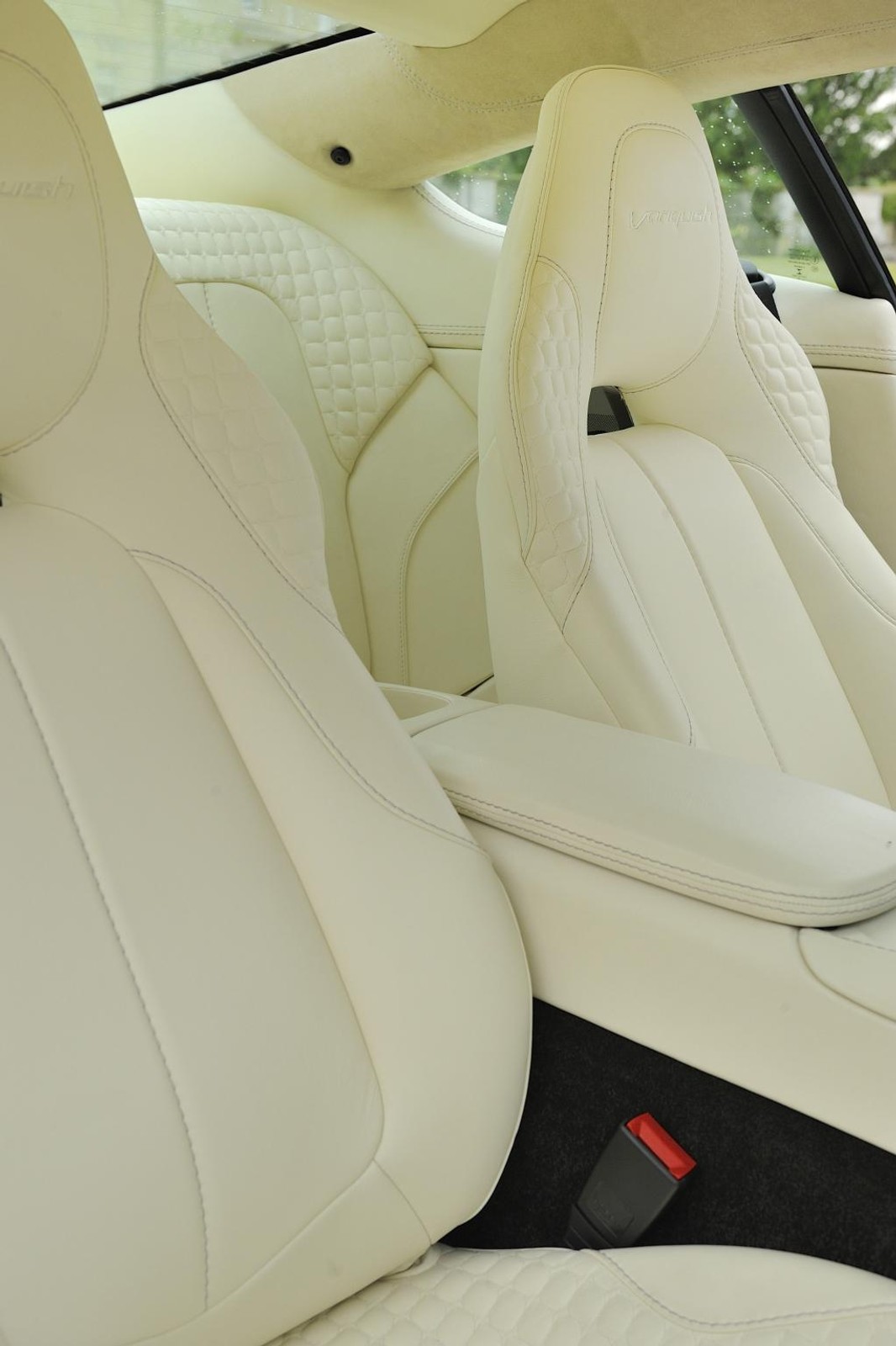 Jak jeździ Aston Martin Vanquish?