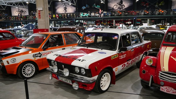 W Oławie powstało największe prywatne muzeum motoryzacji w Polsce. Byłem tam i polecam każdemu