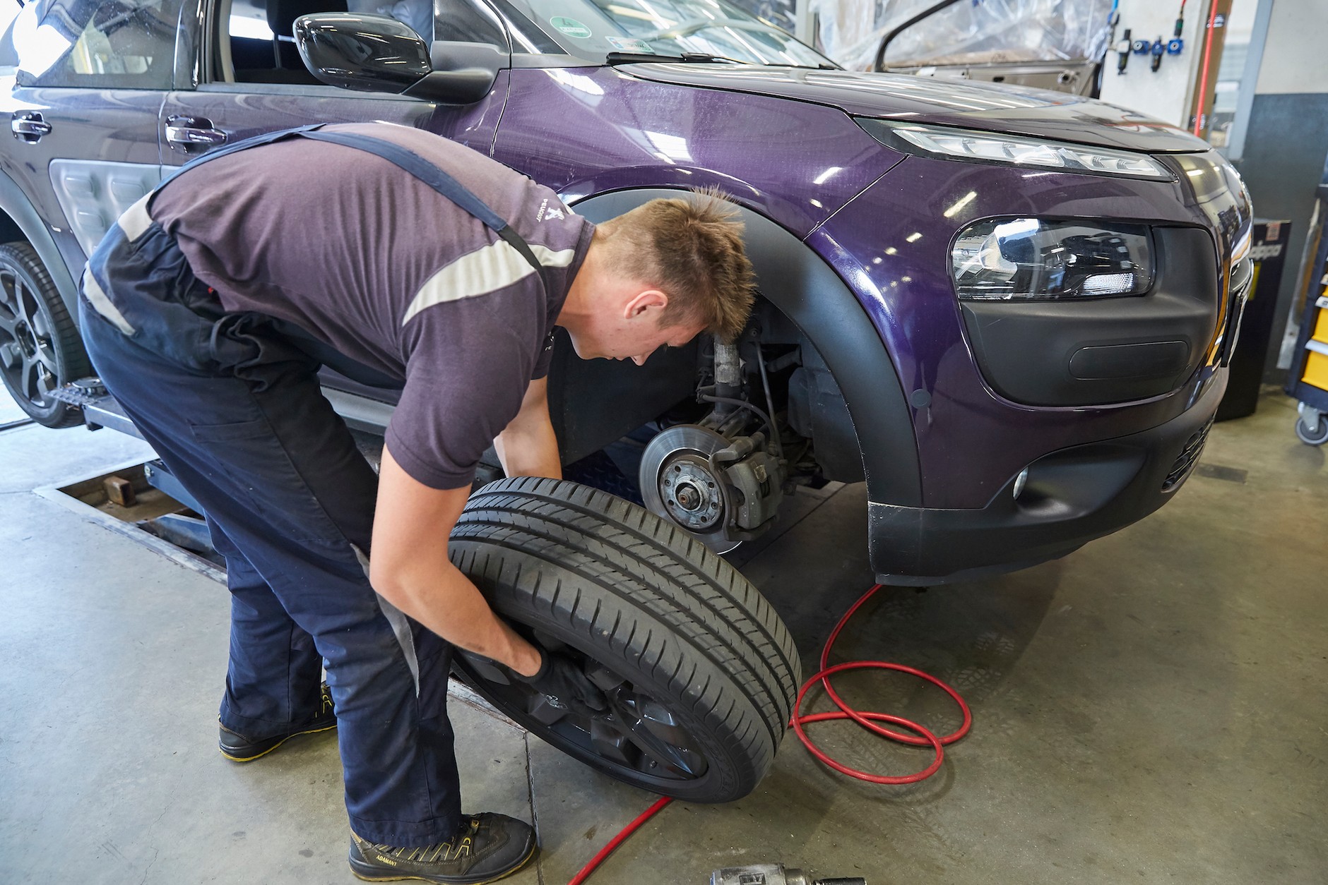 Zmiana opon – można i należy to zrobić, chyba że ktoś używa opon całorocznych