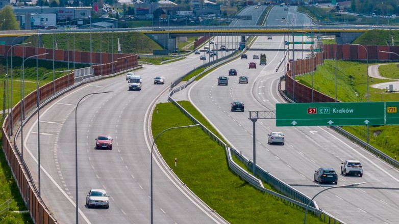 GDDKiA na bieżąco monitoruje informacje o ruchu na wybranych odcinkach dróg