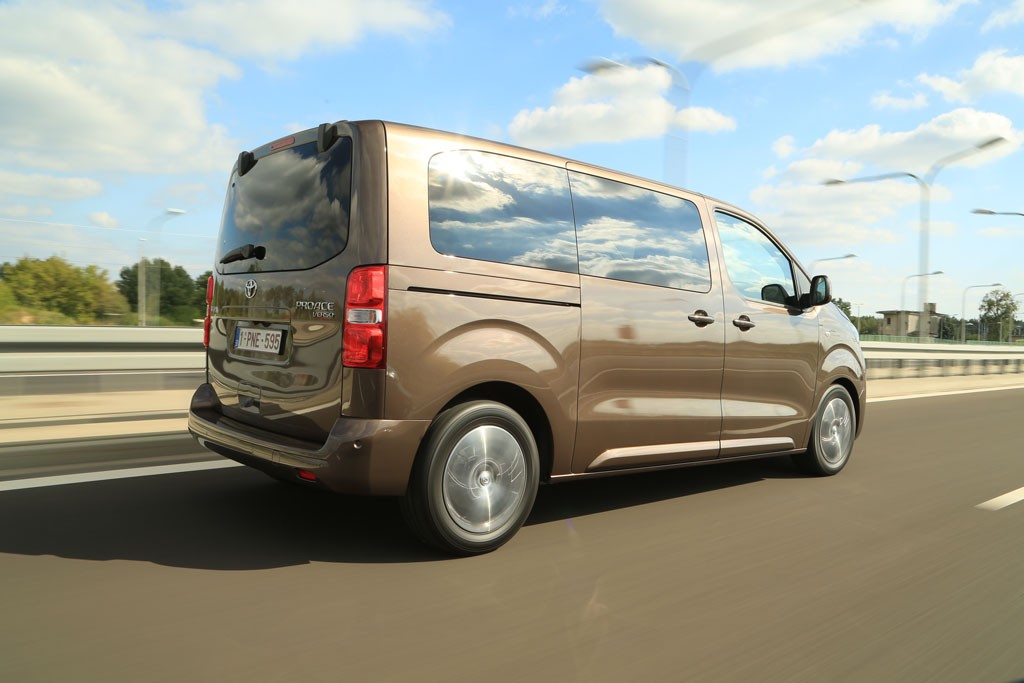Toyota ProAce Verso Medium - pogromca Volkswagena T6?