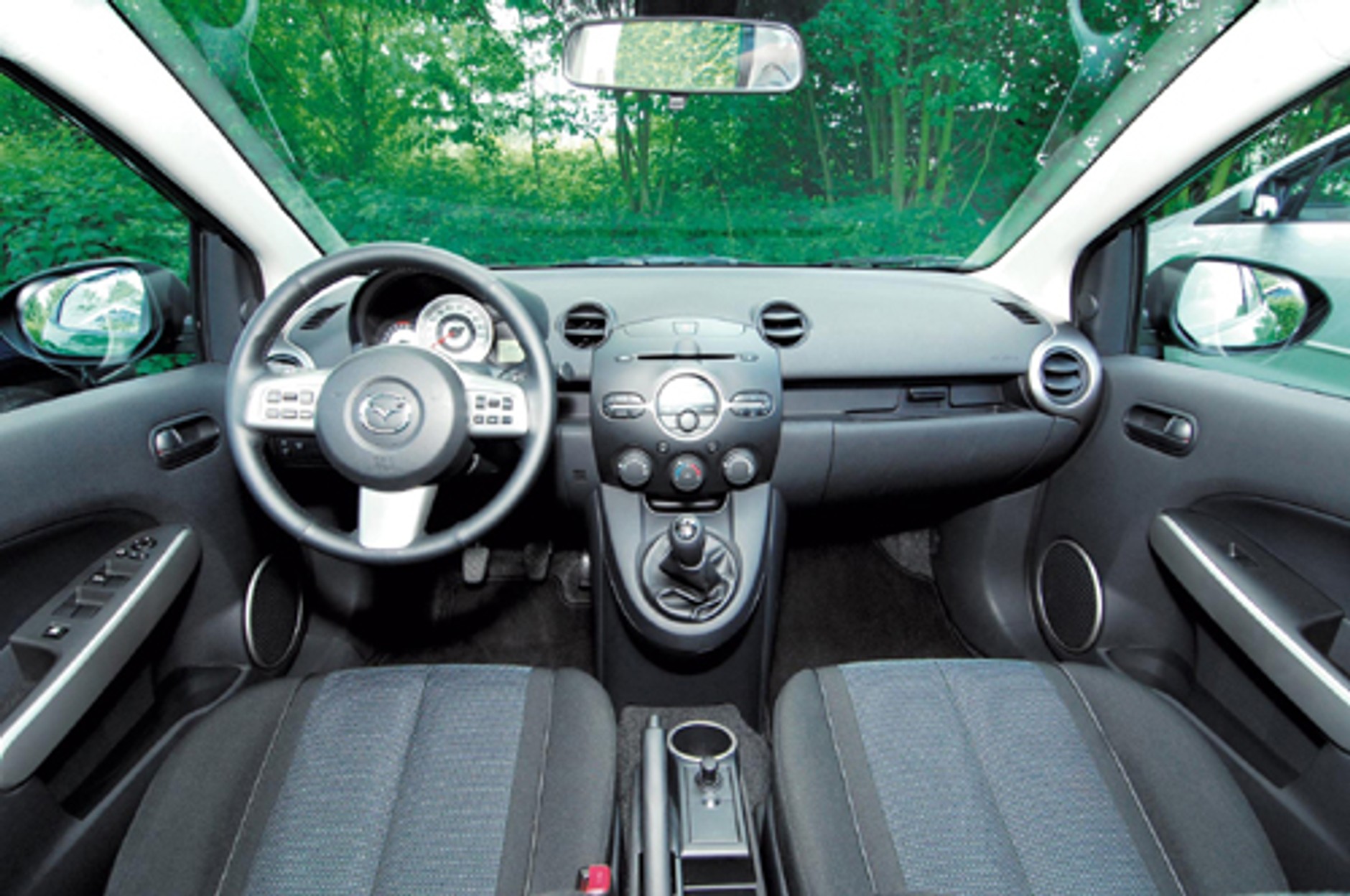 Mazda 2 - Mniejsza, lżejsza, bezpieczniejsza