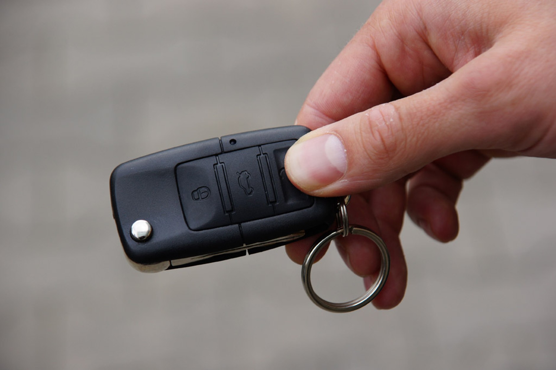 Jak do centralnego zamka dorobić sterowanie pilotem?