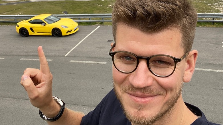 Porsche 718 Cayman T (982c, 2022 r.) – podróż w Alpy