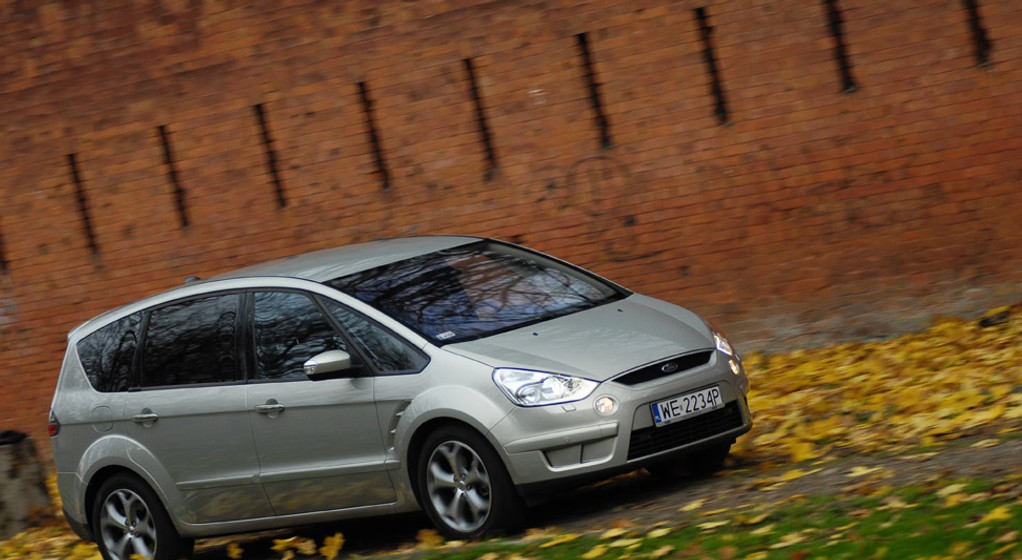 Ford S-Max: funkcjonalny, oszczędny i dobrze jeździ