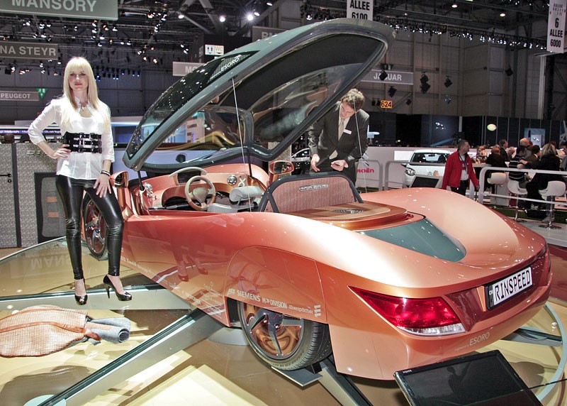 Genewa 2009: Rinspeed iChange – elektryczny bolid dla trzech osób