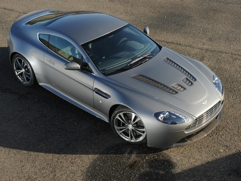 Genewa 2009: Aston Martin V12 Vantage – większy silnik dla małego Astona