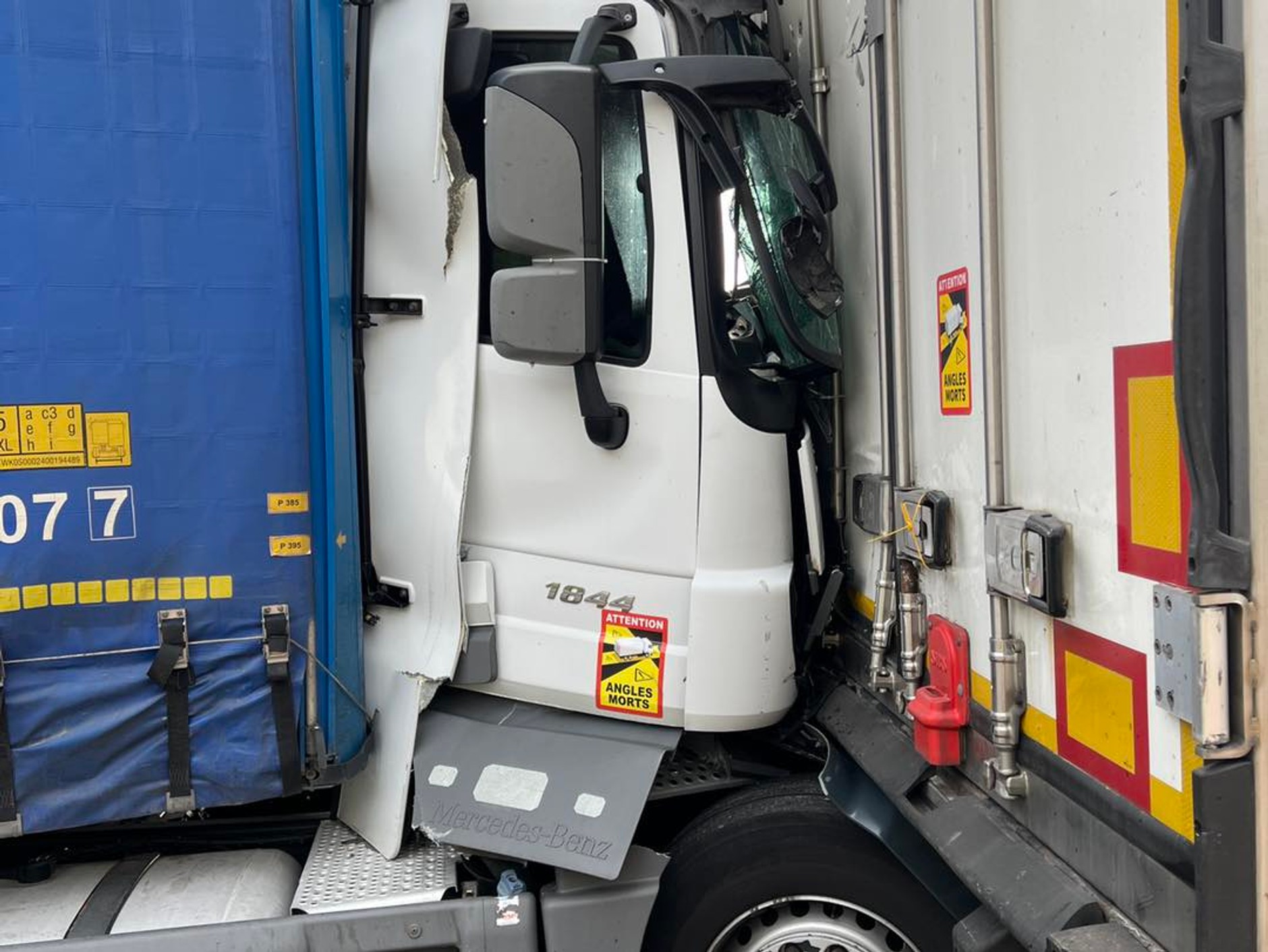 Na niemieckiej autostradzie A3 zderzyło się sześć ciężarówek