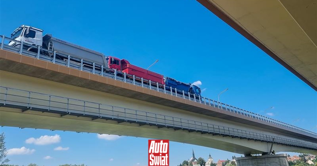 Testy obciążeń na moście w Sandomierzu. Zaparkowano na nim 306 ton