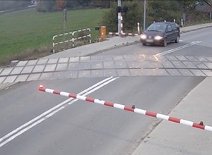 Musiał wyłamać szlaban. Walczył o życie. Sprawa oparła się o sąd [WIDEO]