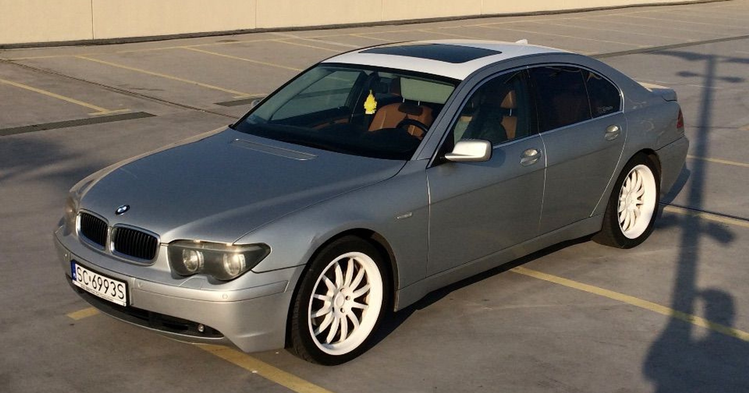 Ciekawostka z ogłoszenia: BMW serii 7, którym jeździł Tede