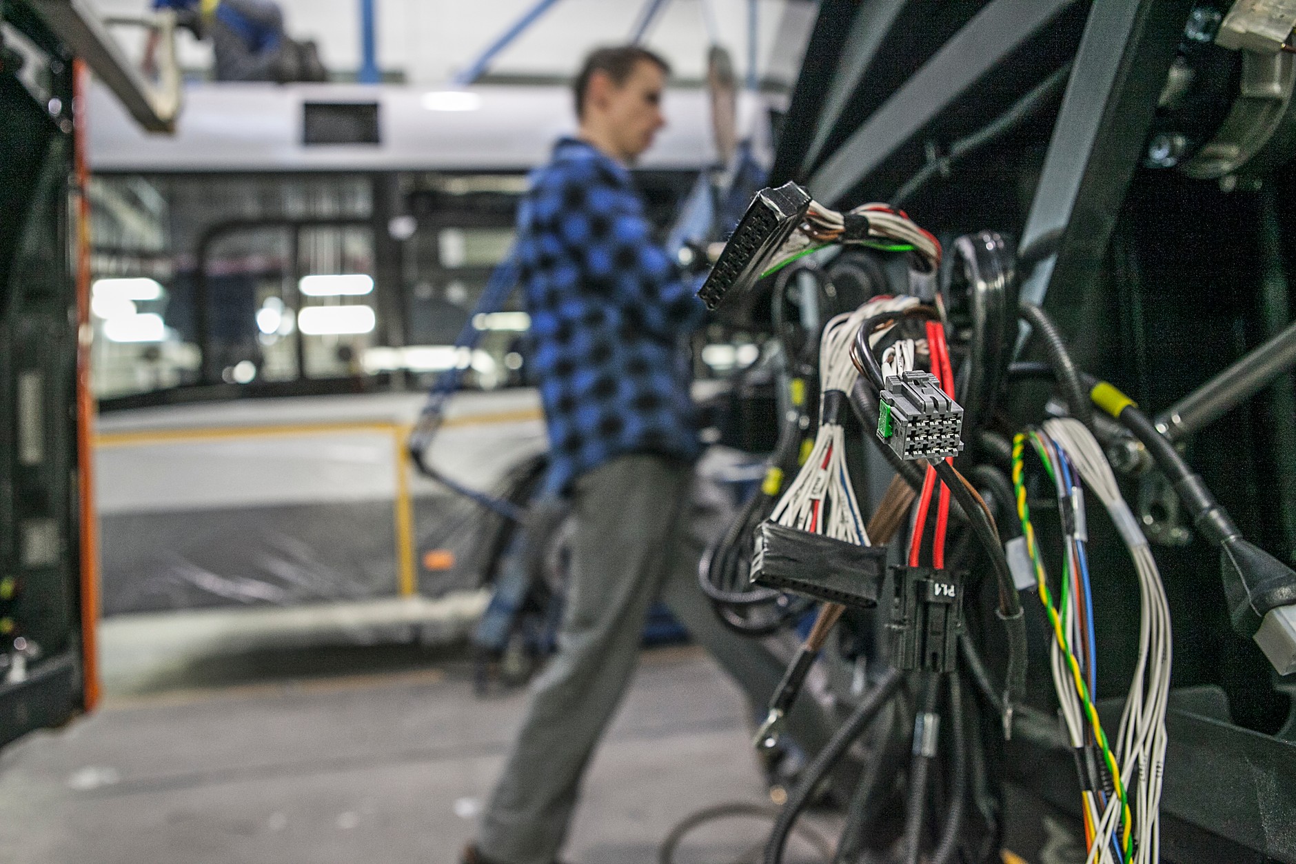 Fabryka Solarisa w Bolechowie: etapy produkcji autobusu miejskiego