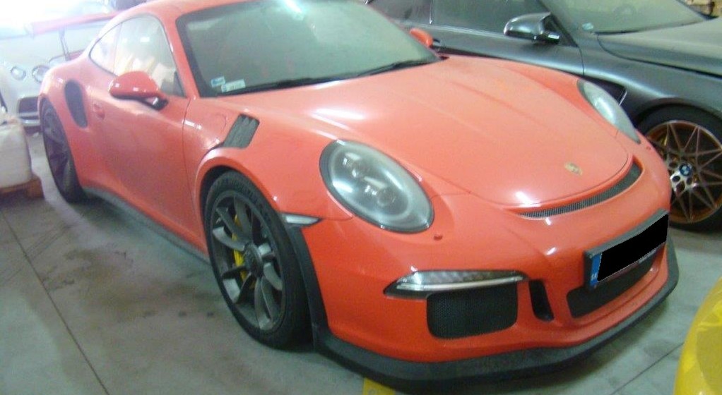 Urząd Skarbowy w Suwałkach sprzedaje suspersportowe auta