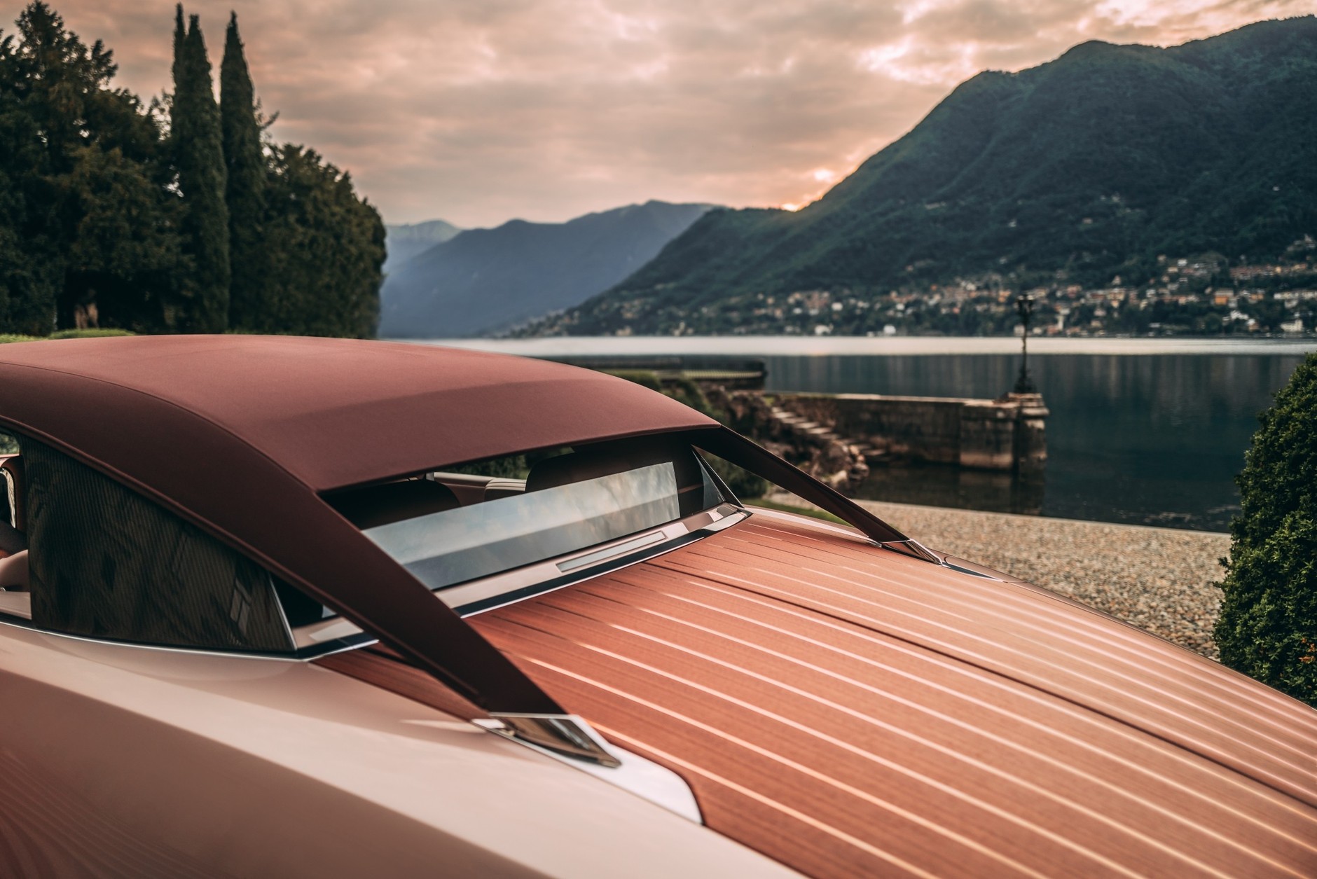 Drugi z serii zaledwie trzech Rolls-Royce'ów Boat Tail