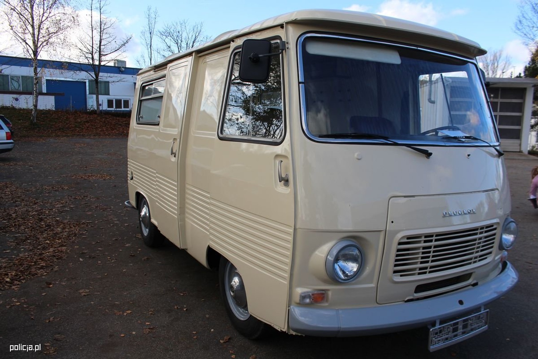 Zdjęcie furgonetki podobnej, do tej widzianej zarówno na miejscu zdarzenia, jak i w miejscu odnalezienia zwłok kobiety