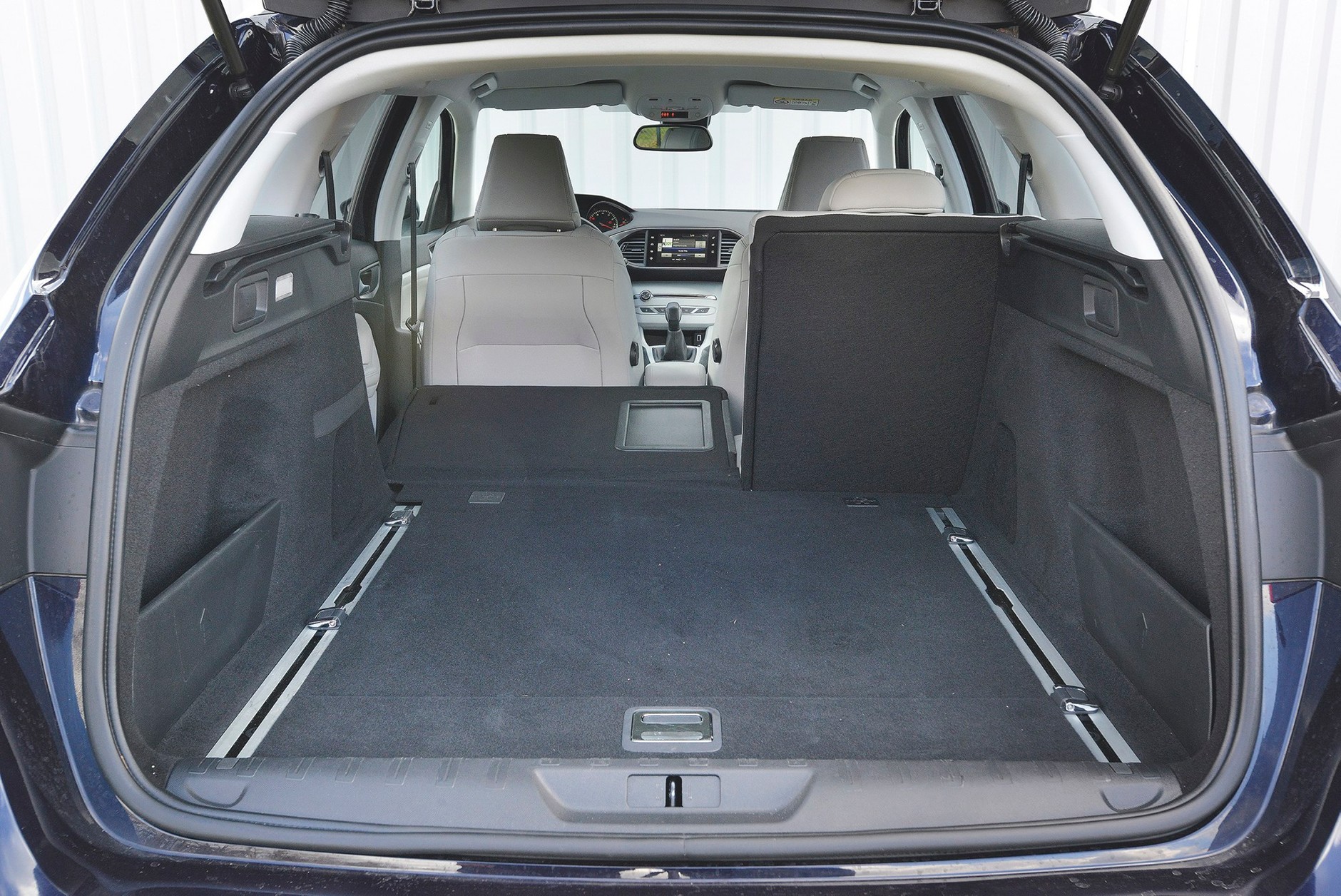 Uwodziciele rodzin - Kia cee'd SW, Opel Astra Sports Tourer, Peugeot 308 SW i Seat Leon ST