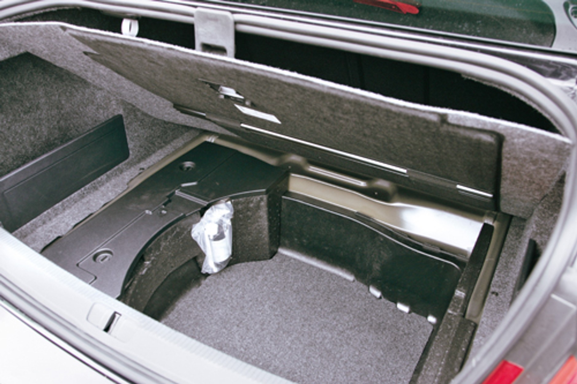 Nowa Skoda Superb kontra VW Passat i Audi A4 - Porównanie trzech limuzyn z jednej stajni