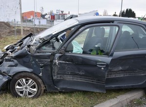 Ciężarówka staranowała Citroena. Policja: kierująca autem osobowym uderzyła w ciężarówkę. Sprawdzamy, kto ma rację