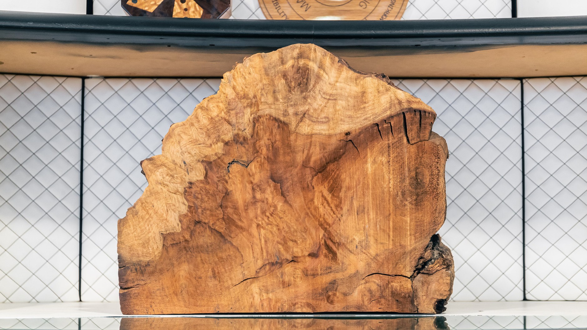 Fabryka Bentleya w Crewe – obróbka drewna, produkcja forniru