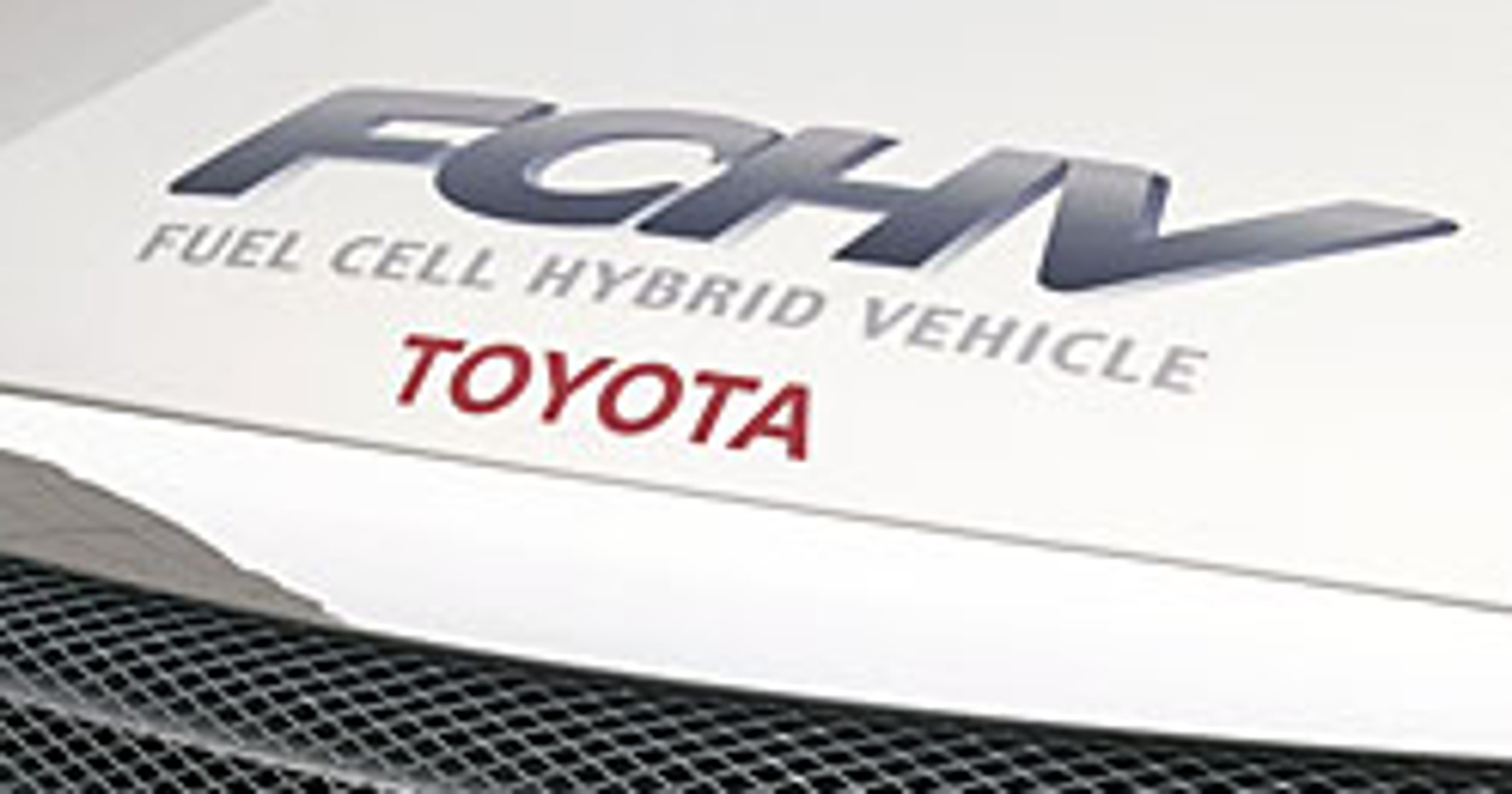 Toyota FCHV: hybryda na lotnisku
