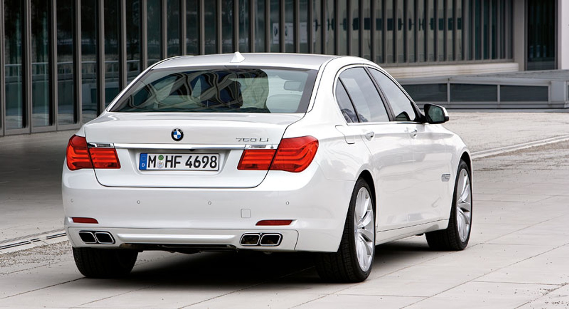 BMW 760i – nowy silnik 6,0 V12 i 8-biegowy automat