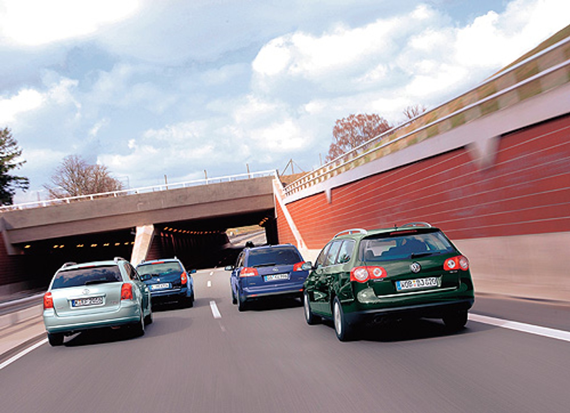 VW Passat, Opel Vectra, Toyota Avensis, Renault Laguna - Szybkie i pojemne