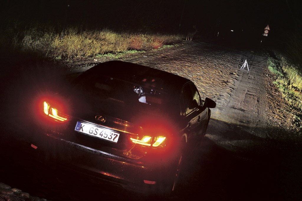 Porównanie świateł samochodowych: sprawdzamy, jak w praktyce działają: halogen, ksenon oraz lampa LED