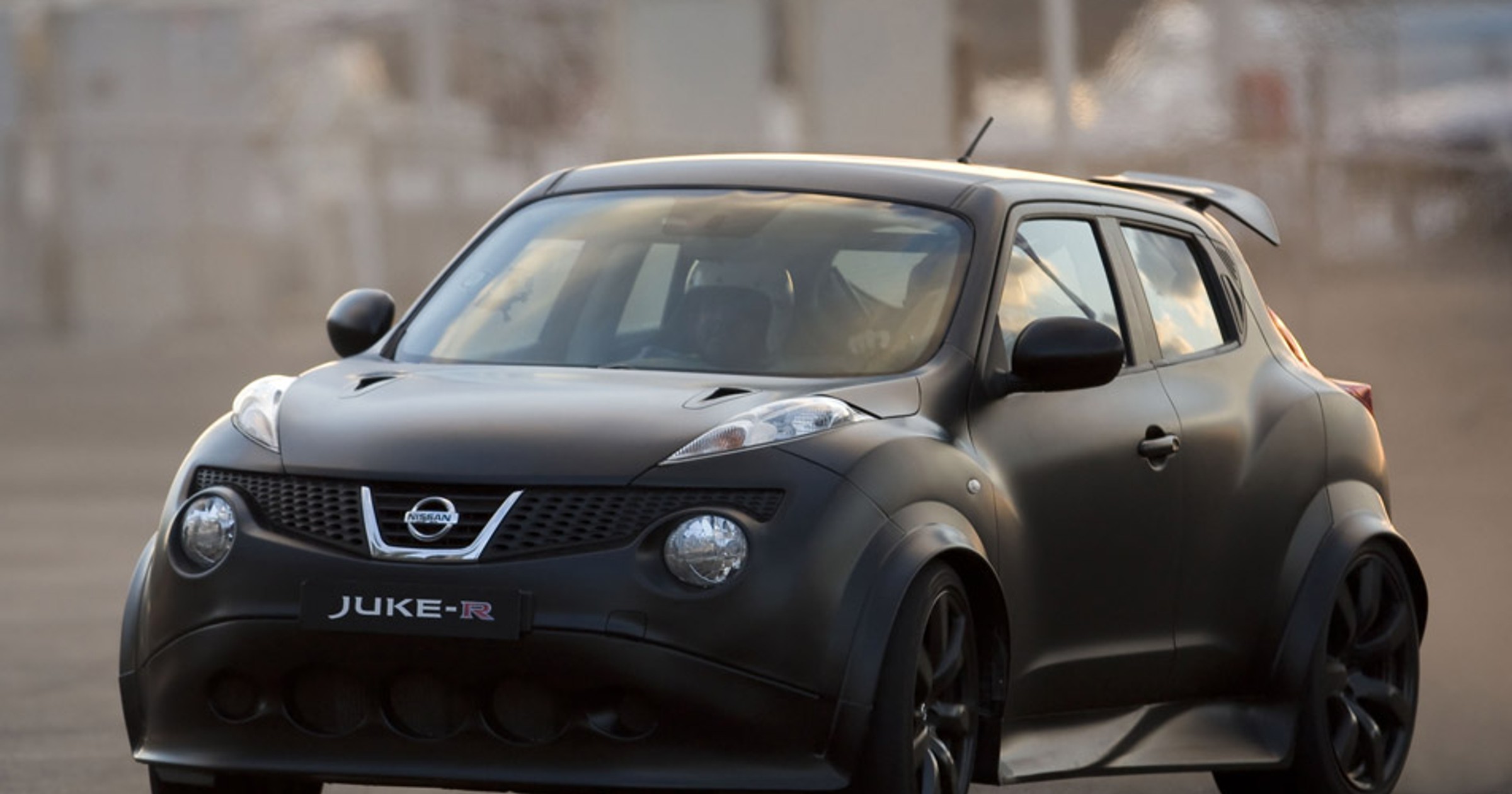 Nissan Juke-R: ognisty potwór