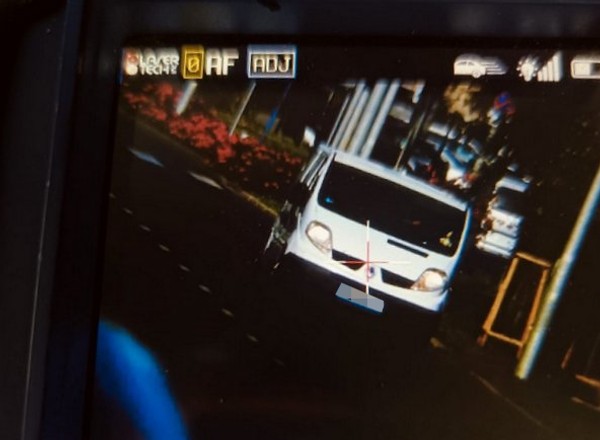 Pędził dostawczakiem przez miasto i nie zatrzymał się do kontroli. Policjanci ruszyli w pościg [WIDEO]