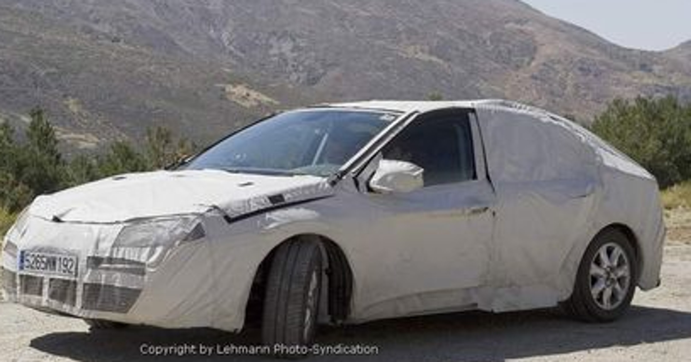 Zdjęcia szpiegowskie: Nowy Renault Laguna!