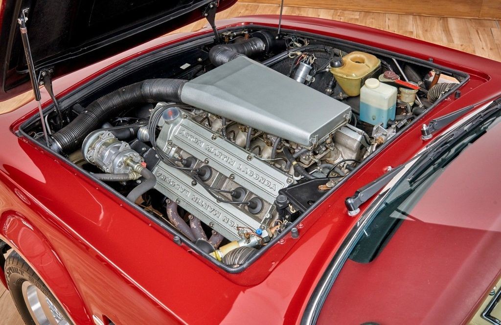 Aston Martin V8 Ventage Volante należący do Davida Beckhama