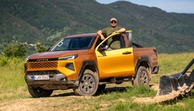 Pierwsza jazdą nową Toyotą Hilux