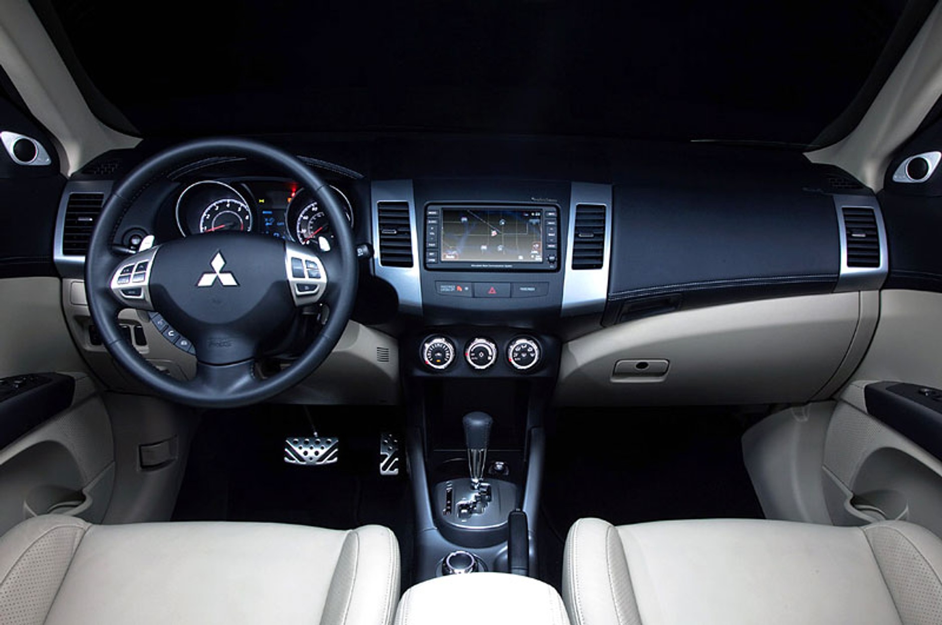 Mitsubishi Outlander GT dostane pohon S-AWC z Lanceru Evolution