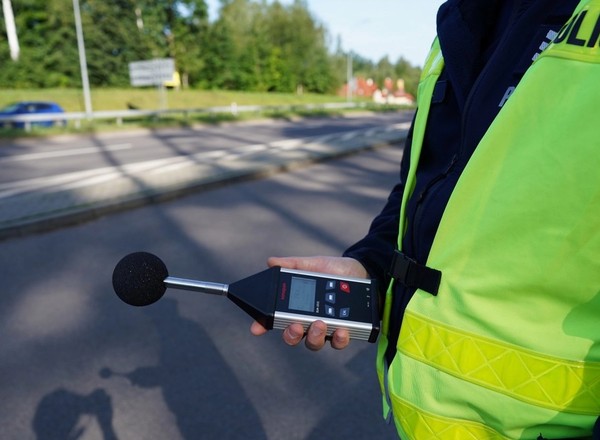Policjanci wyjęli mierniki. Posypały się mandaty za "strzelające wydechy". Tak to działa
