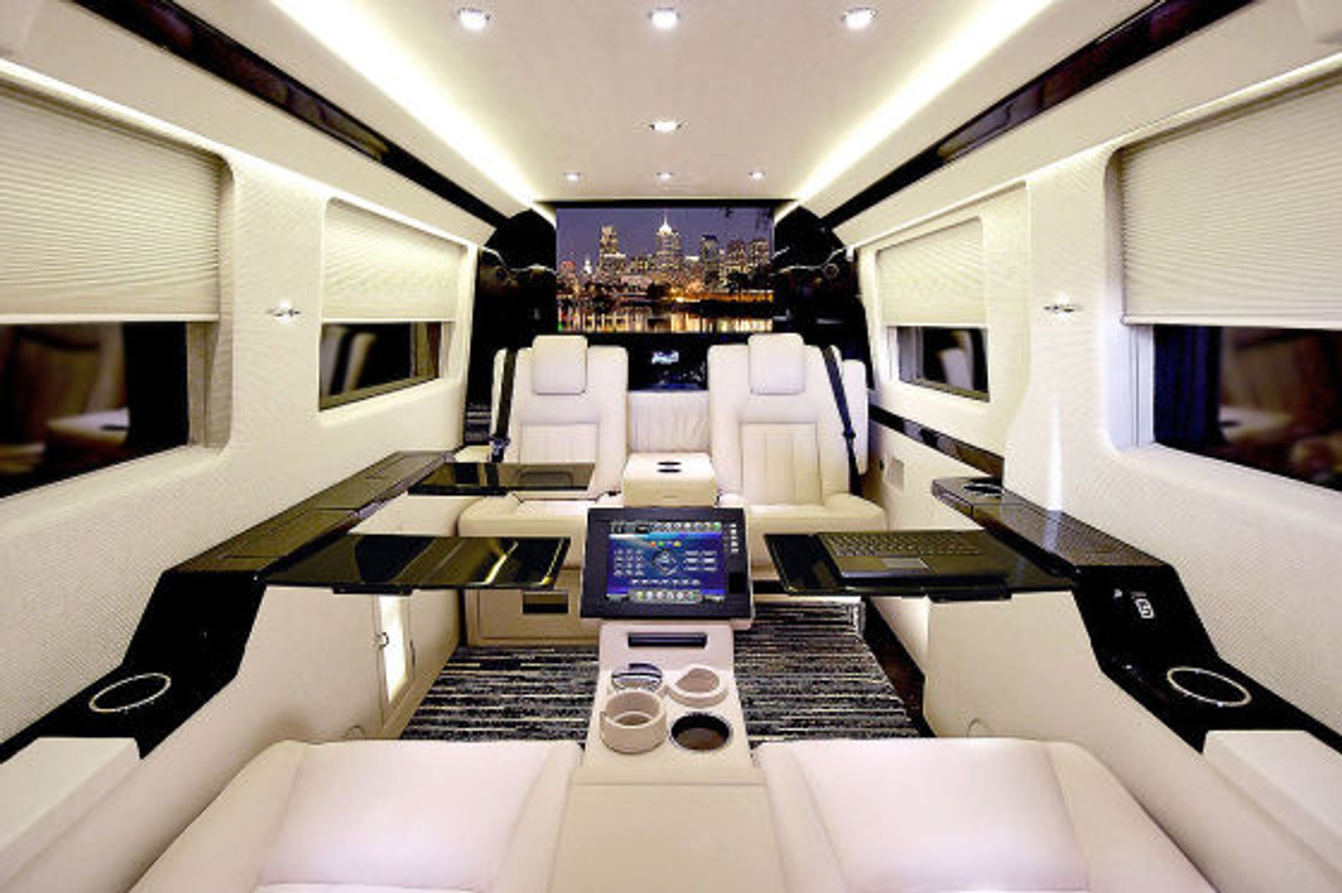 Mercedes Sprinter: biuro w vanie