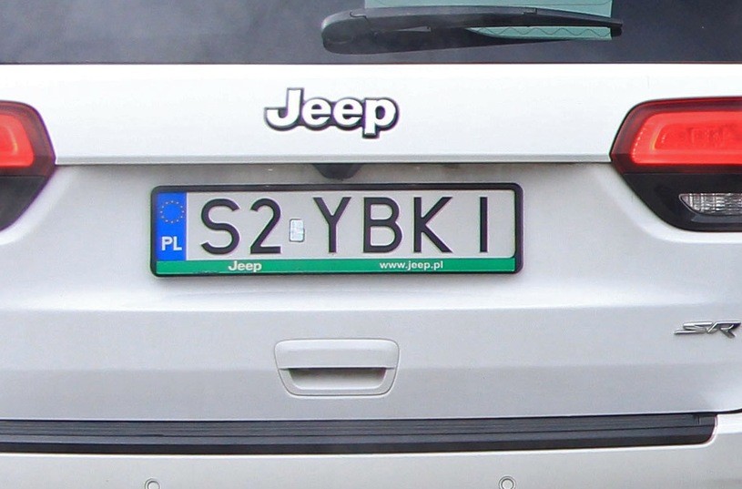 Indywidualne tablice rejestracyjne sa także dostępne w Polsce