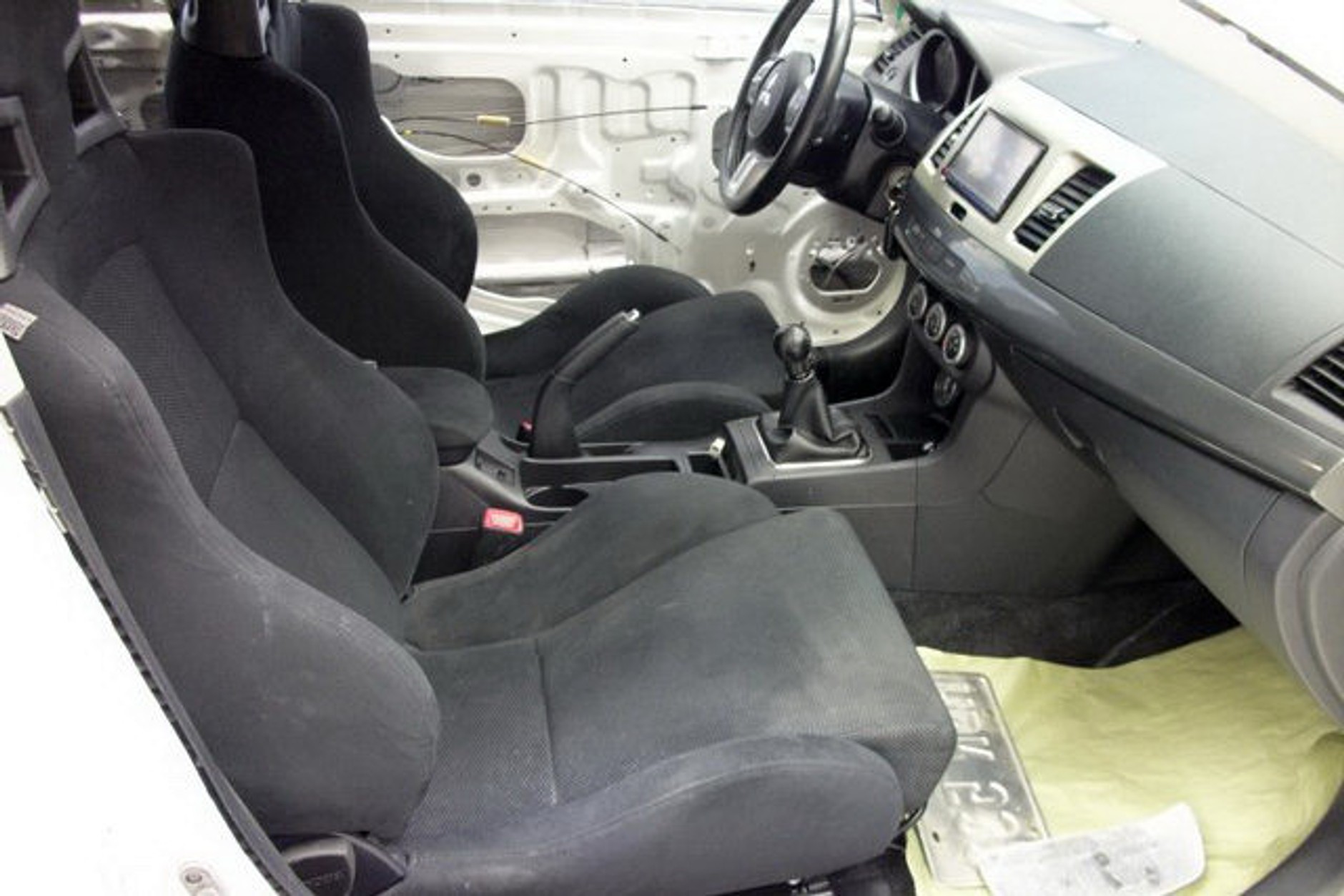 Jak przerobić Mitsubishi Lancer Evo X na coupé?