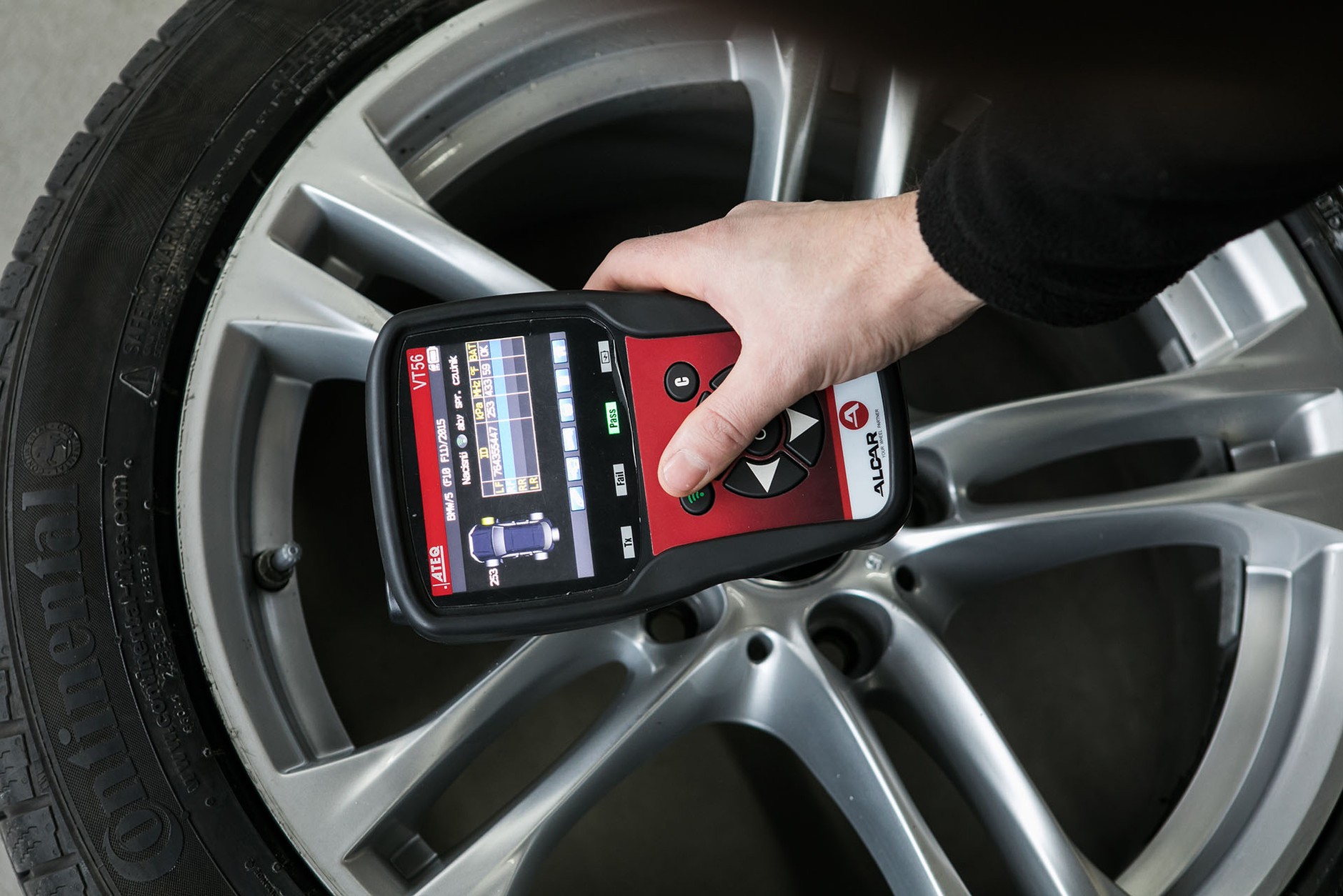 Jak działają systemy kontroli ciśnienia w kołach?