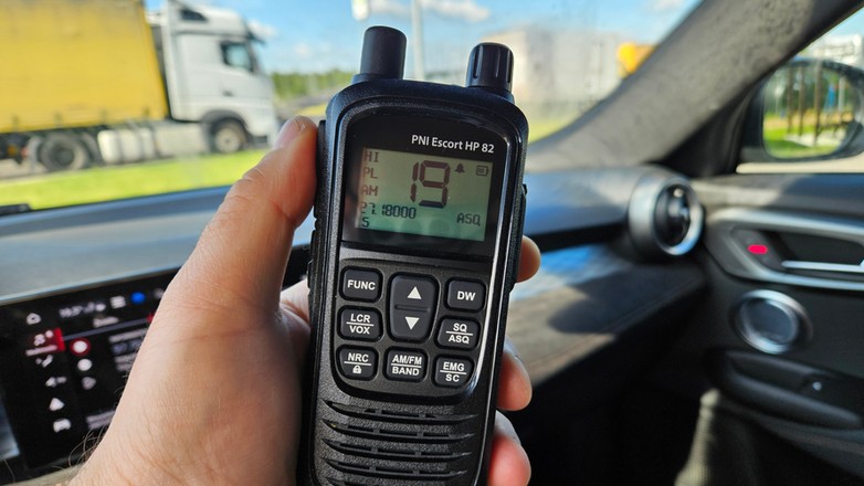 Tylko dla kierowców ciężarówek? Po latach postanowiłem sprawdzić, czy radio CB w aucie osobowym ma sens