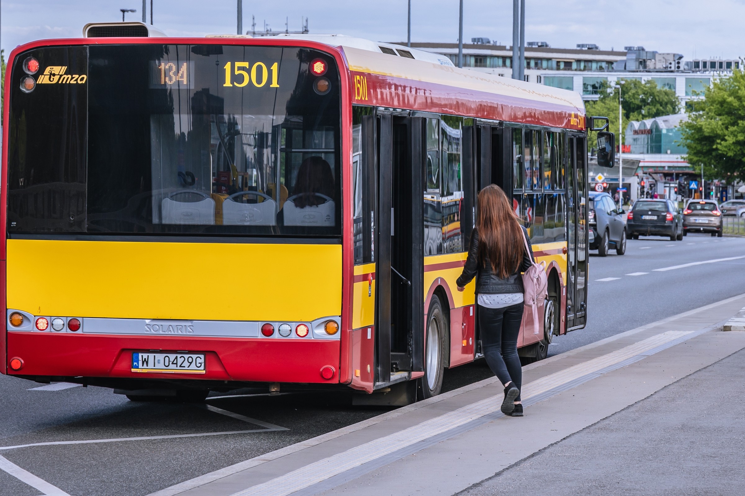 Auto czy autobus? Czy zbiorkom może zastąpić auto w każdej sytuacji?