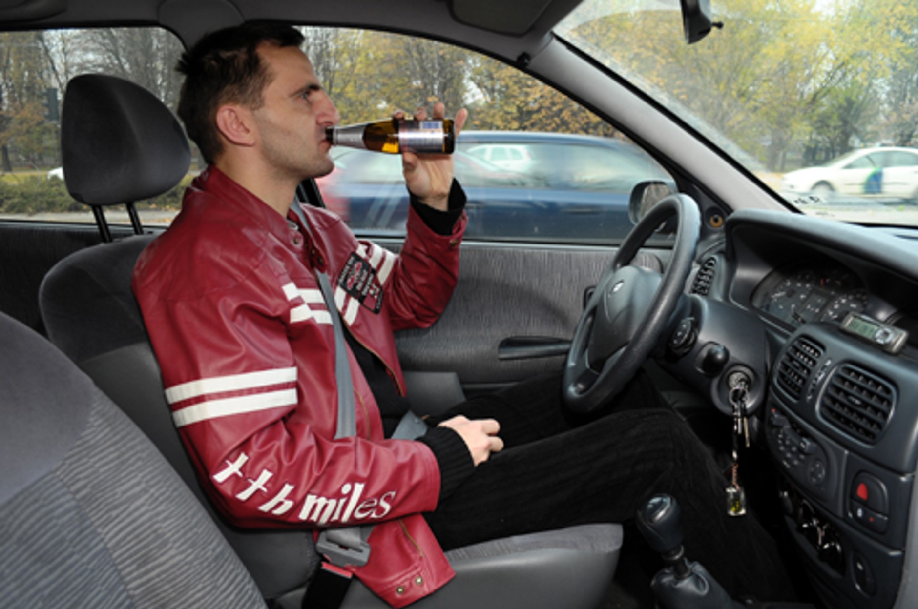 Napoje energetyczne za kierownicą - czy to naprawdę turbodoładowanie dla kierowcy?